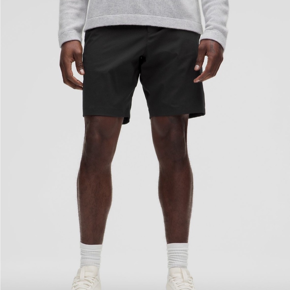 Lululemon Men’s “ABC” Classic-Fit Short 9" Inseam (Size 32) *BESTSELLER*